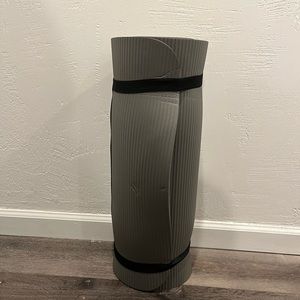 Leaving town and selling everything, I got a lot of clothes stuff DM for more.